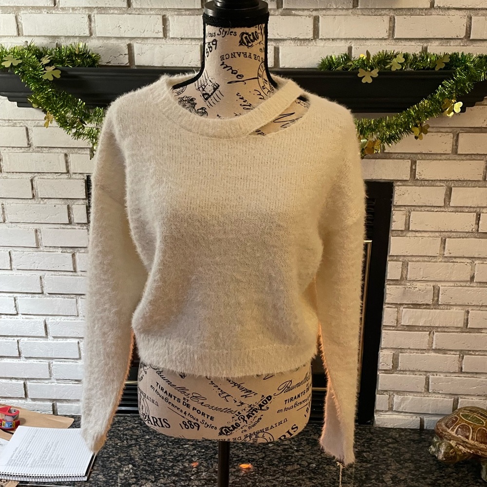 Jessica Simpson sweater